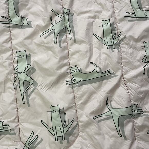 Sleepy Cat Quilted Comforter Twin Size Pink 66"x90" Amazon Basics Oeko-Tex - Picture 5 of 11